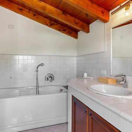 Sleeps 6 With Pool And Air Con ヴィラ Brebbia