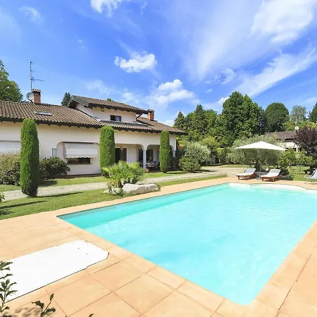 Sleeps 6 With Pool And Air Con Vila *