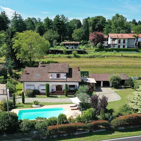 Sleeps 6 With Pool And Air Con *