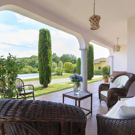 Vila Sleeps 6 With Pool And Air Con *