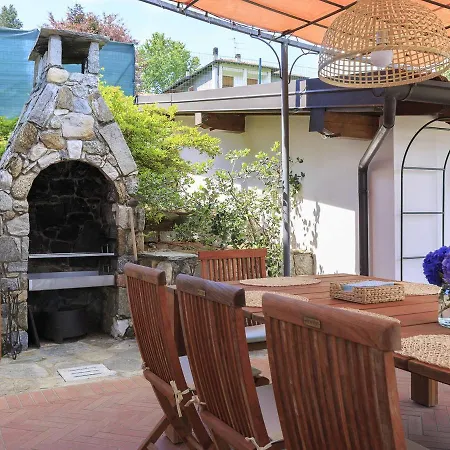 Sleeps 6 With Pool And Air Con Brebbia